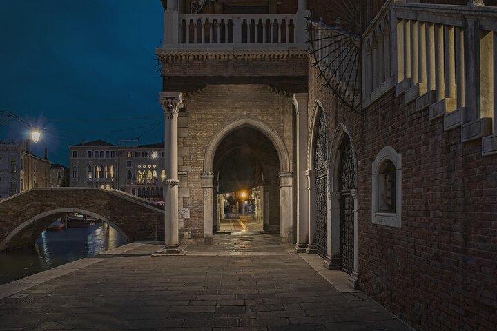 Venice: Private After Dark Tour and Gondola Ride