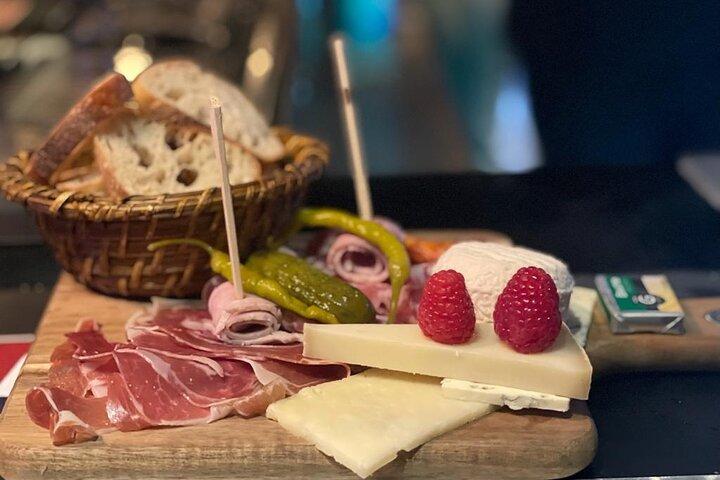 Bordeaux Night Walk Ending with Delicious wine & cheese Tasting