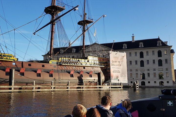 Classic Salonboat Tour in Amsterdam Including Cheese and Wine