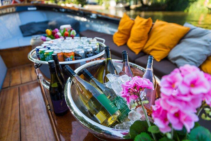 Classic Salonboat Tour in Amsterdam Including Cheese and Wine