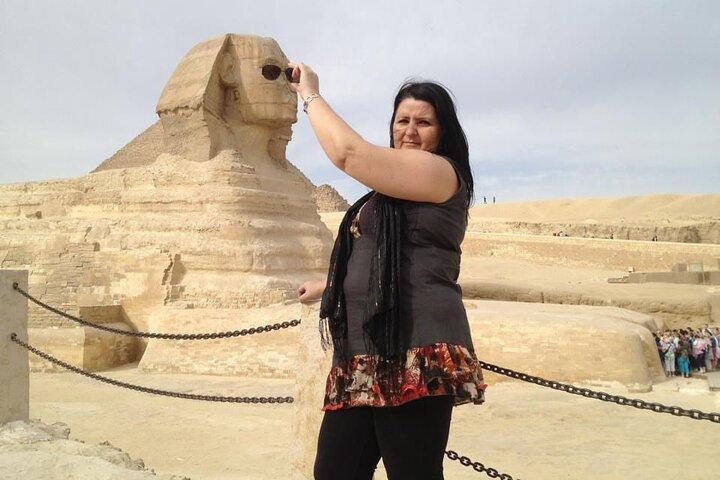 4 days tour to Cairo including hotel, Pyramids, Coptic area, and many more.