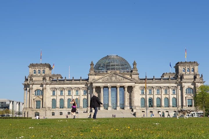 Berlin History Walking Tour with a French-Speaking Guide