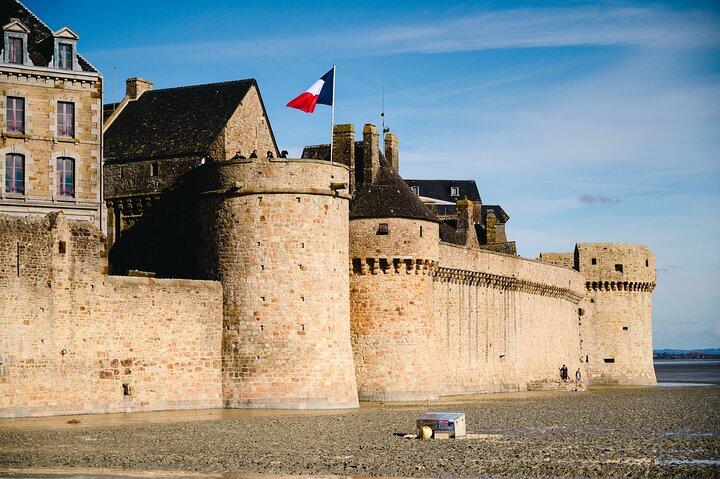 Day Trip to Mont Saint Michel Small Group(2-6) with Hotel Pick Up