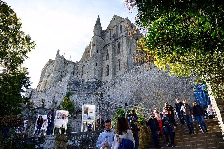 Day Trip to Mont Saint Michel Small Group(2-6) with Hotel Pick Up