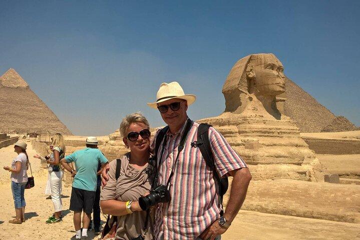 Guide on site Tour to Iconic Giza Pyramids and Great Sphinx