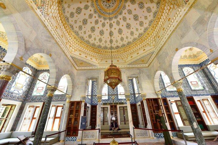 Guided Tour to Topkapi Palace with Skip-the-Line Entry Ticket