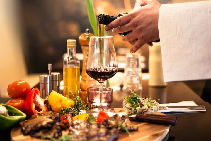 Wine and Food Tasting Tour in Hamburg Old Town