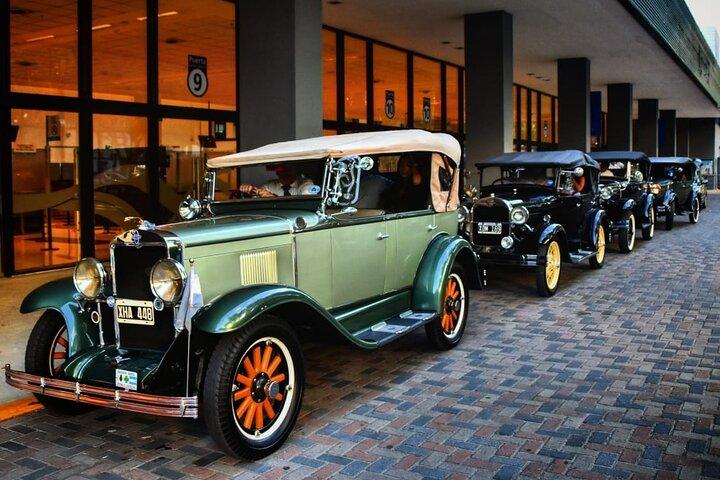 Buenos Aires tour in a luxury Vintage car with dinner and show in Rojo Tango