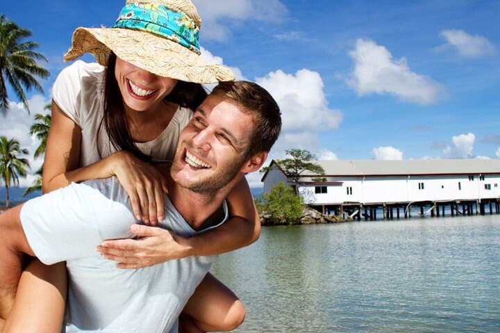 AIRPORT TRANSFER between Cairns Airport & Port Douglas (6am-5pm)