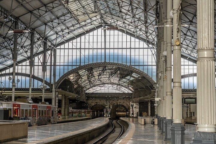 Private Airport Transfer between Paris and Parisian Airports