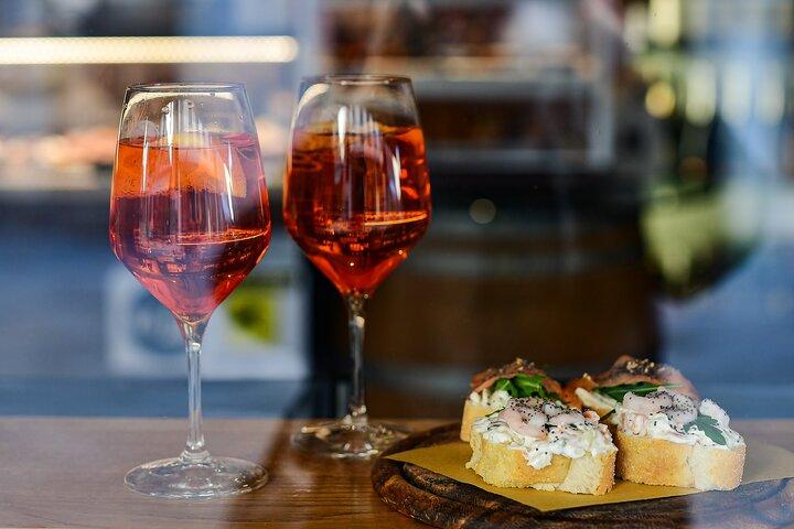 Turin: Sunset Food & Drinks Tour by Do Eat Better