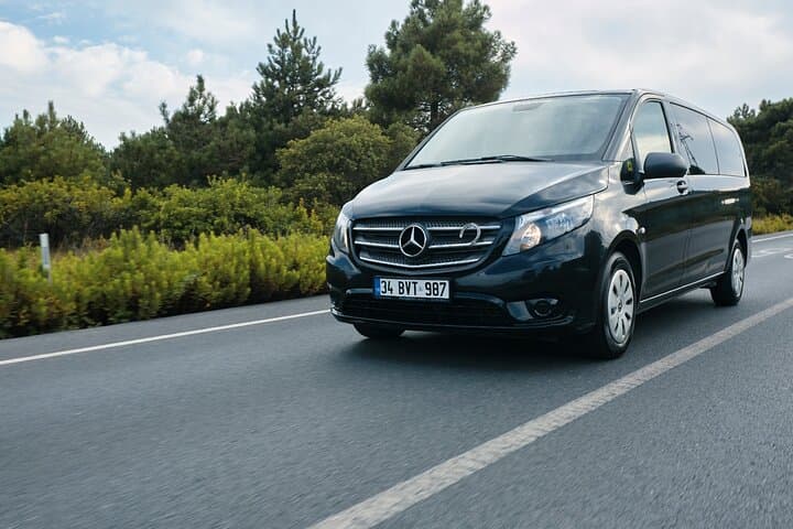 Private One-Way Transfer: Istanbul Airport ↔ City Hotels