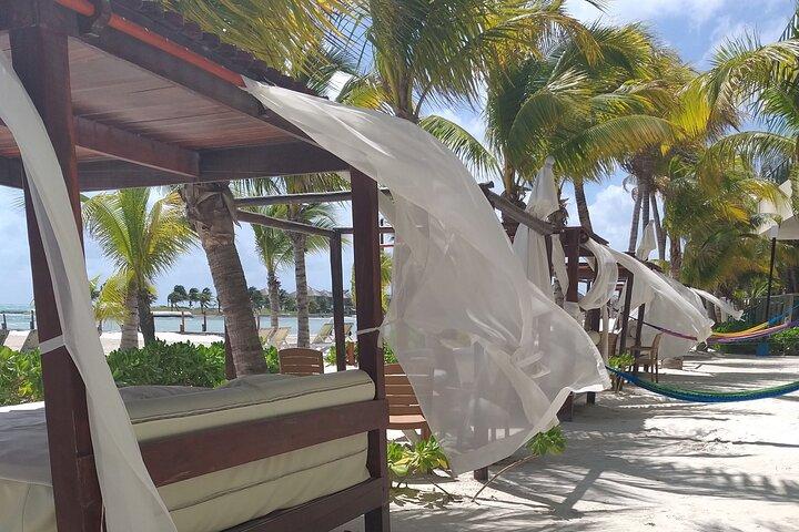 Full day pass & brunch in the best Beach Club in the Riviera Maya