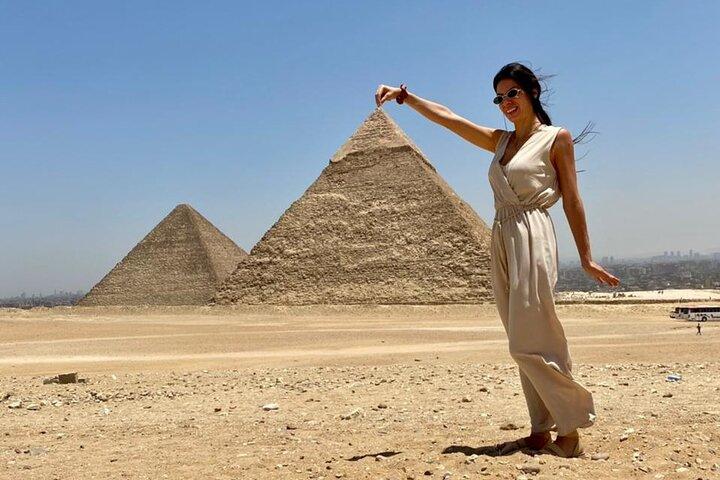private Taxi from the airport to Giza pyramids and Sphinx