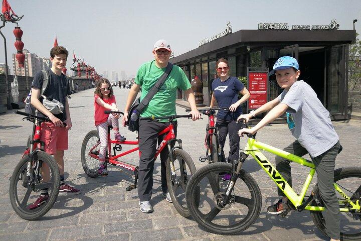 Xi'an CityWalk: Ancient City Wall, Big Wild Goose Pagoda and Muslim Quarter