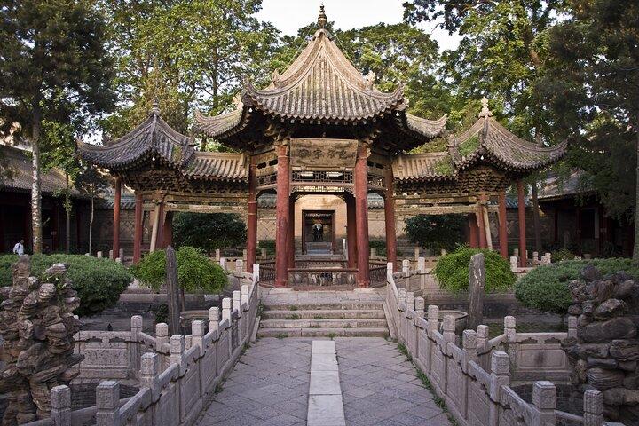 Xi'an CityWalk: Ancient City Wall, Big Wild Goose Pagoda and Muslim Quarter