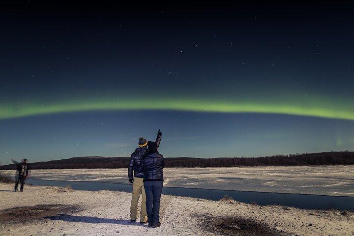 Northern lights hunting photo tour with bbq; small groups