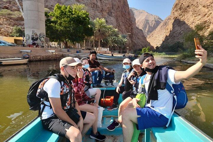 Private Full-Day Wadi Shab Adventure and Bimmah Sinkhole Tour