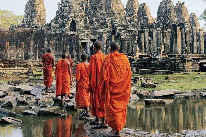 Angkor Wat Sunrise Tour to Bayon, Ta Prohm and Banteay Srei