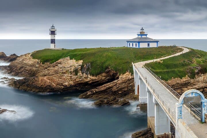 From Santiago: Tour to cathedrals Beach, Lugo and Asturias