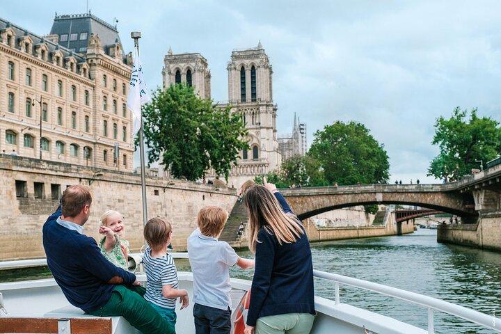 Paris Sightseeing Tour with Seine River Cruise from Disneyland®