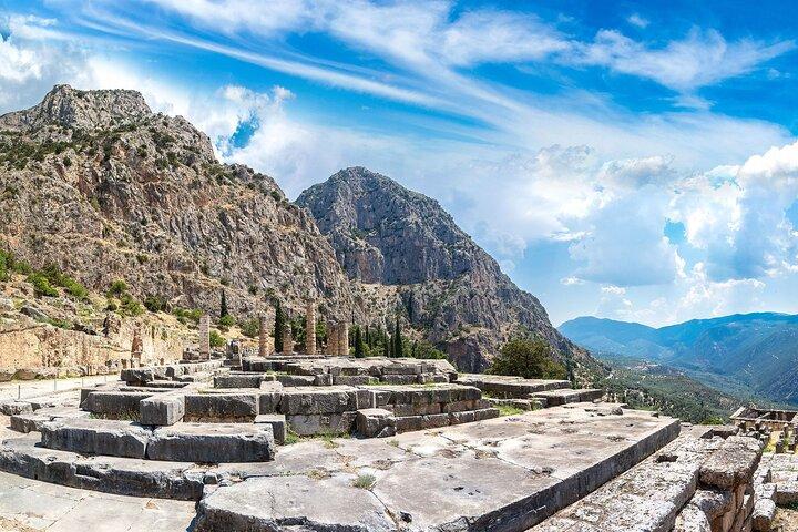 2-Day Delphi & Meteora Tour from Athens with Hotel & Guided Tour
