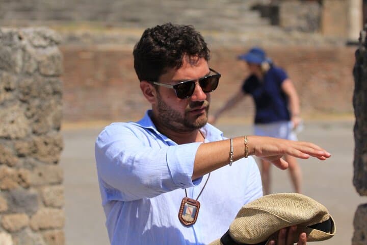 Pompeii Tour & Admission included in a Small Group