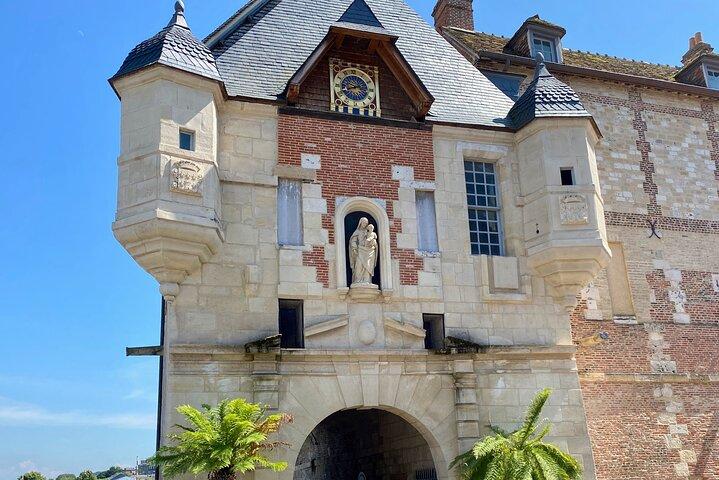 Private Mont Saint-Michel, Honfleur Trip from Paris by Mercedes