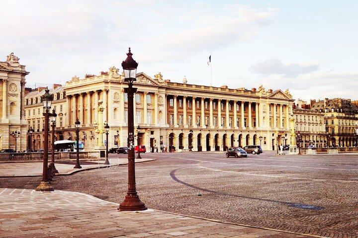 Private car with a driver in Paris 4-6 persons
