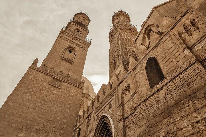 Tour to El Moez St. and Al Azhar Park with Dinner