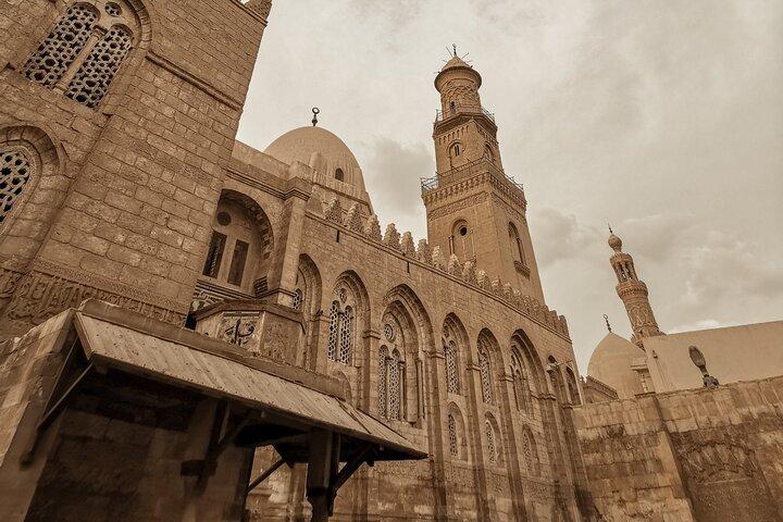 Tour to El Moez St. and Al Azhar Park with Dinner