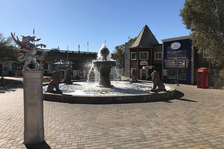 London Bridge and English Village Tour Small Group