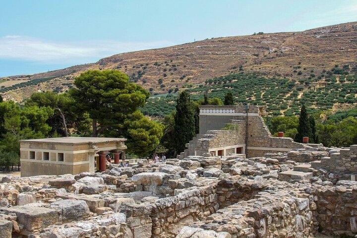 15 Day Private Tour in Paros, Naxos, Mykonos, Santorini and Crete