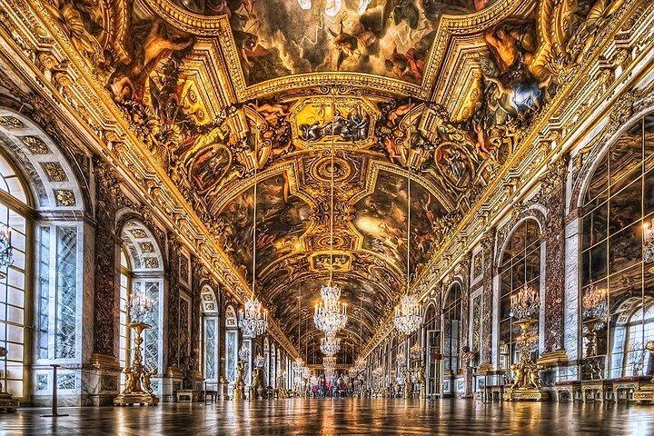 VERSAILLES CASTLE Private Round-Trip Transfer from Paris in Van