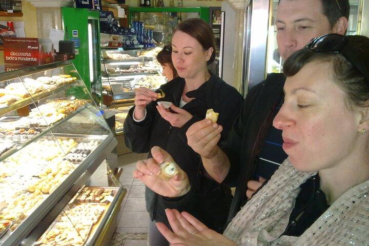 Rome City Center Must-see Sites Tour with Local Guide & Traditional Pastry Stop
