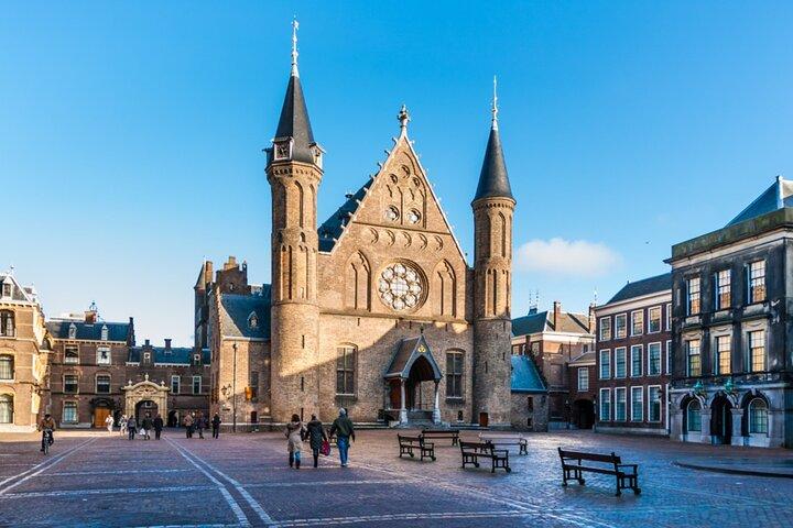 Hague: The Heart of Old Town Exploration Game and Tour