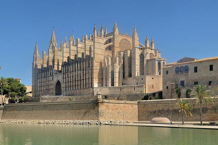 Mallorca Shore Excursion Bellver Castle and Cathedral Private Tour