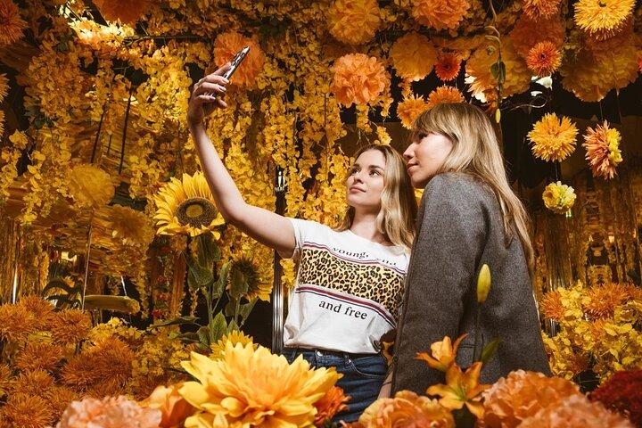 Bangkok Selfie Expert Tour: Little India, Wat Traimit & Wat Pho