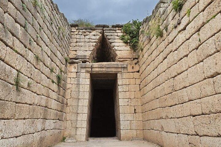 One Day Spanish Guided Tour in Corinth Canal Mycenae Nafplion