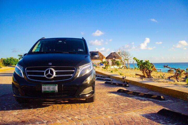 Departures in Mercedes Benz from Puerto Morelos to Cancun Airport
