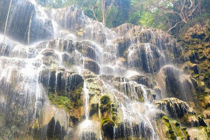 Day trip to Grutas Tolantongo Hot Springs
