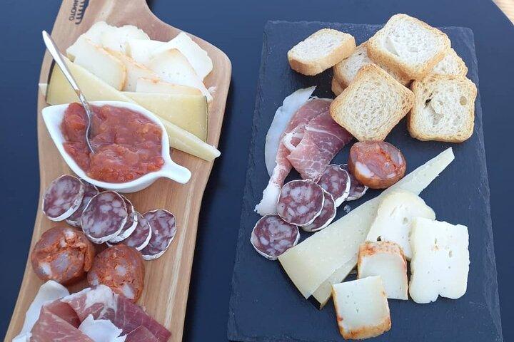 Wine Lovers: Winery Tour w/ Tasting & Tapas (Albufeira/Vilamoura)