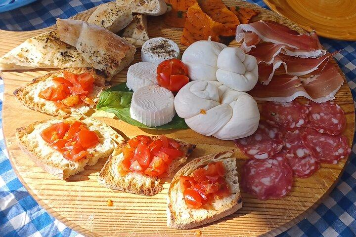 Authentic Farm Tour with Pizza, Cheese, Wine & Limoncello Tasting