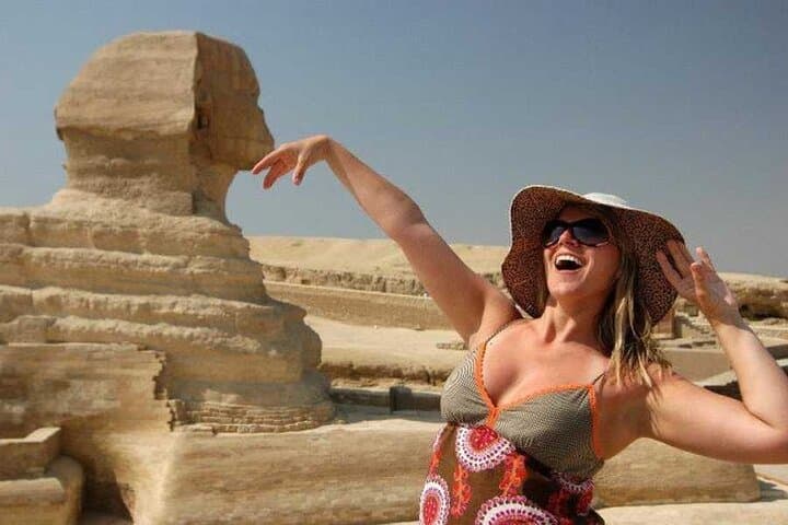 Private Day Tour to Giza Pyramids, Sphinx & Saqqara + Luxury Nile Dinner Cruise