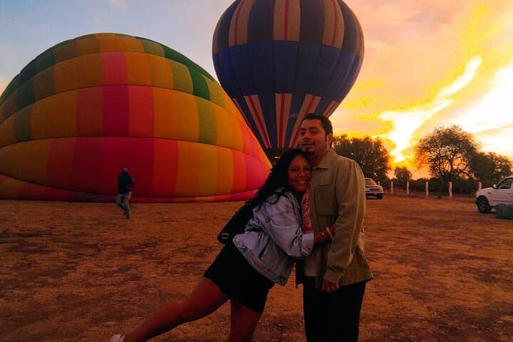 Balloon flight experience to Teotihuacan Pyramids