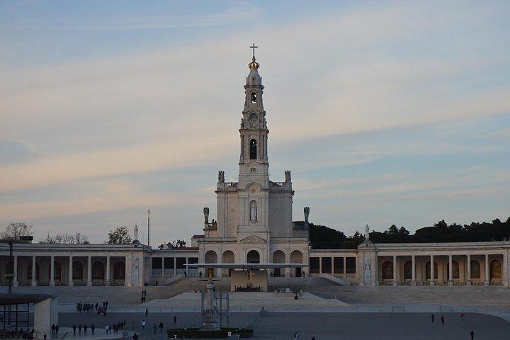 Fátima, Batalha and Nazaré Full Day Private Tour from Lisbon