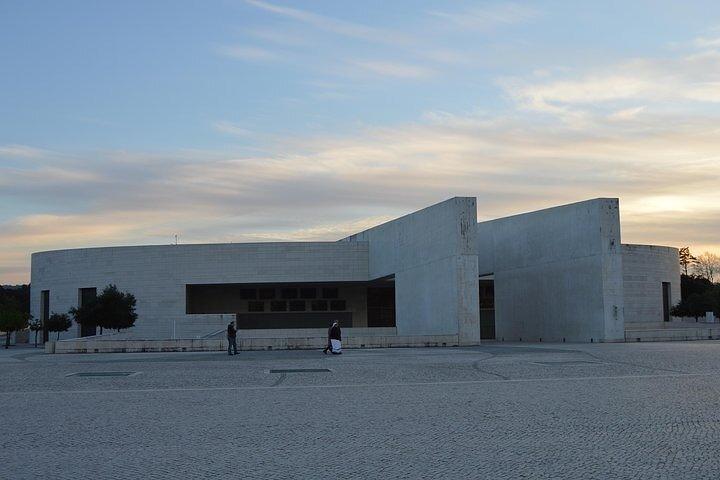 Fátima, Batalha and Nazaré Full Day Private Tour from Lisbon