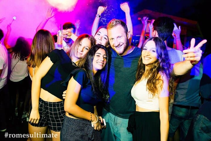 Rome's Ultimate Party aka the Spanish Steps Pub Crawl