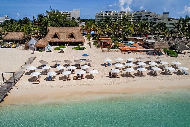 Isla Mujeres luxury catamaran with premium open bar and lunch