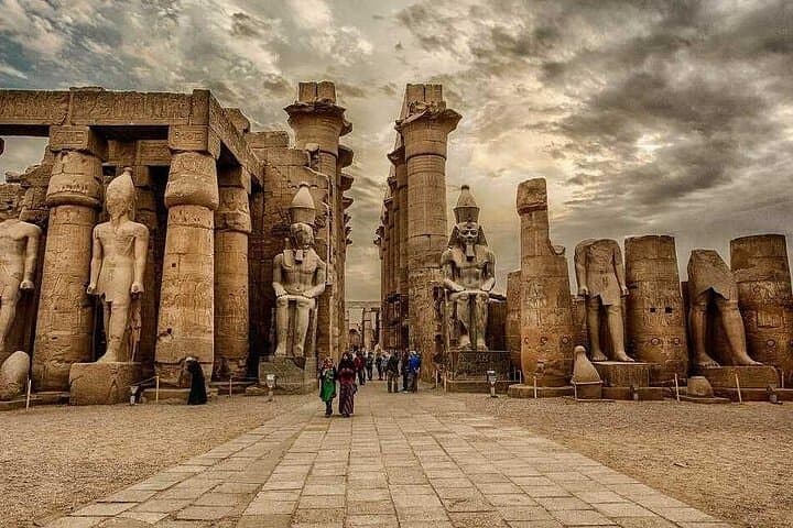 Best Luxor Day Tour visit East and West Nile Banks
